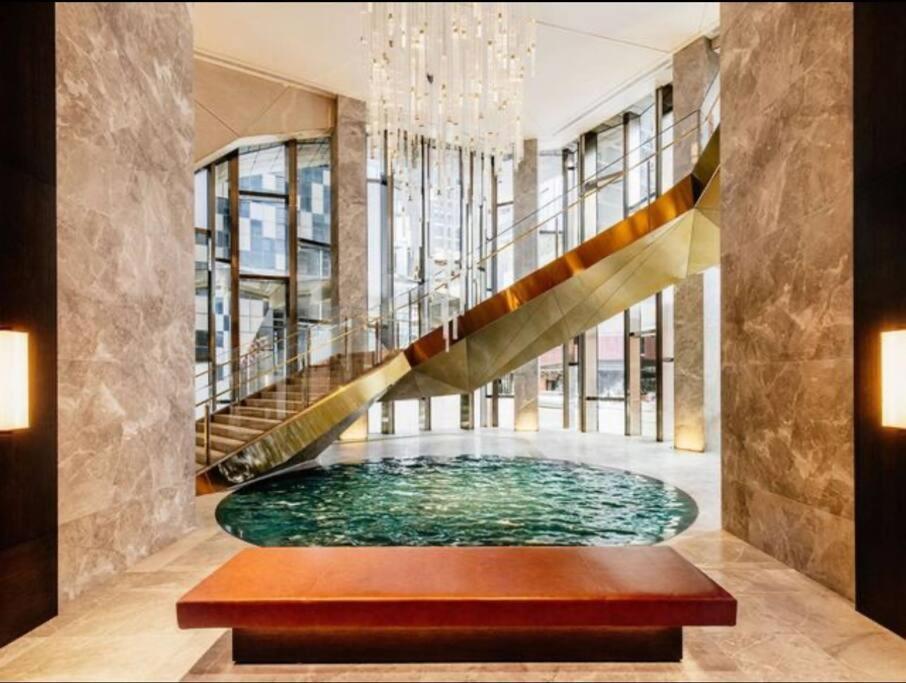 Grand Luxe Stunning Views Next To Ritz Carlton Apartment Melbourne